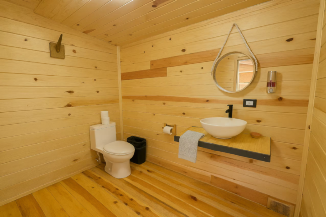 Baño de madera del domo